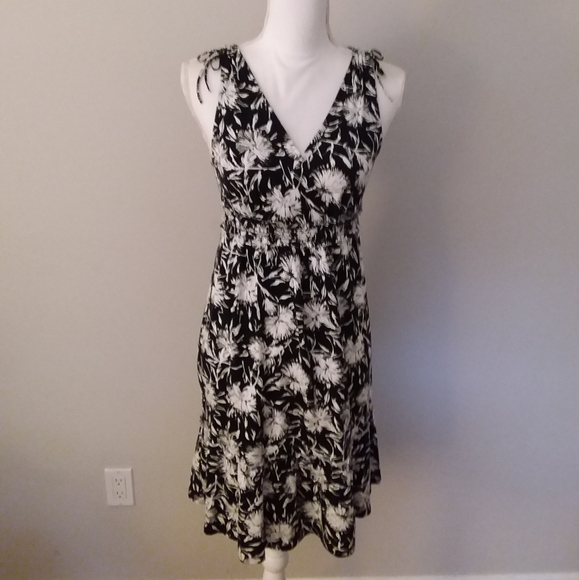 LOFT Dresses & Skirts - WINTER SALE NWT Ann Taylor Loft Black and White Floral Dress with Ties